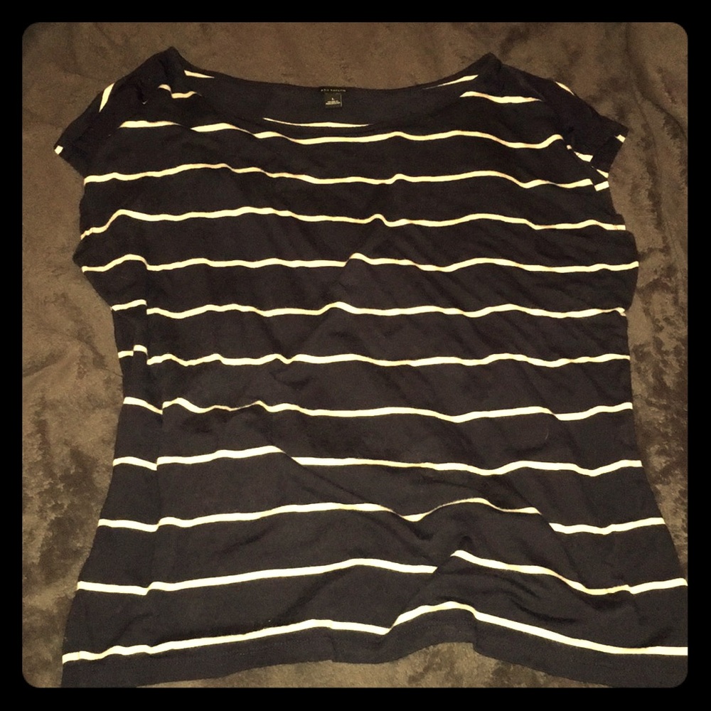 Cute deep navy stripped shirt!